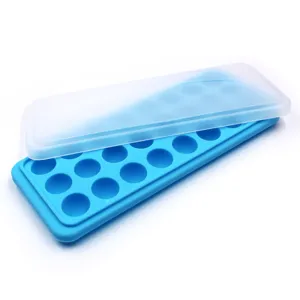 Bandeja de cubitos de hielo de silicona azul con tapa, molde flexible para congelar.