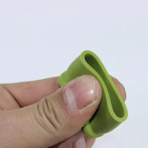 Silicone wine bottle stopper food grade leakproof green sealing plug for wine cap