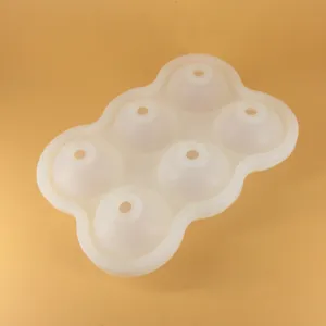 Molde de hielo de silicona de 6 cavidades vista detallada, material flexible para bebidas frías.