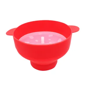 Collapsible silicone popcorn maker bowl with convenient handles and lid for microwave
