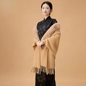 Elegante chal de punto color camello para vestidos de novia con cuello de pelo sintético