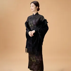 Elegante chal negro de piel sintética con flecos, perfecto para bodas o Qipao