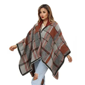 Stijlvolle geruite poncho met capuchon voor dames van dik acryl in bruin en grijs design