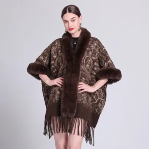 Eleganter brauner Strickschal mit luxuriösem Kunstfellkragen und Fransen für Damen