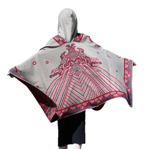 Verdicktes Winter-Poncho-Cape mit Kapuze und ethnischen geometrischen Mustern für Reisen