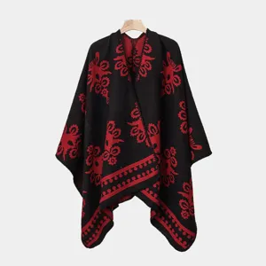 Herren Strickschal Poncho mit rot-schwarzem Ethno-Jacquard-Muster für den Winter