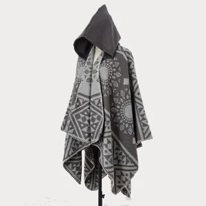 Herren Kapuzen-Strickponcho Schal mit grauem geometrischem Stammesmuster für den Winter