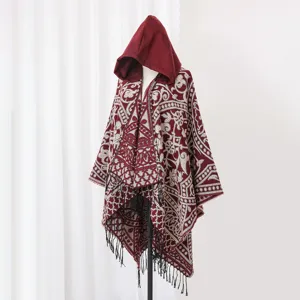 Böhmischer Herren Kapuzen-Strickponcho mit Ethno-Muster und eleganten Fransen