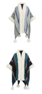 Ethno-Strickschal-Cape mit flauschigem Kunstpelzkragen und Bommeln in zwei Farben.