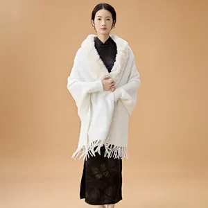 Elegante chal de piel sintética blanca con flecos para capa de novia de cheongsam