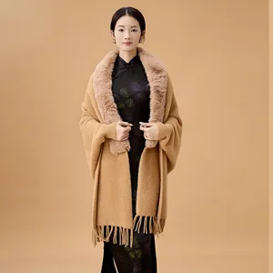 Chal elegante de piel de visón sintética color camello con flecos para novias y Qipao.