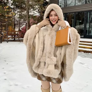 Cape en Tricot à Capuche pour Femmes Avec Col en Fourrure Synthétique Chaude Épaisse Châle Oversize Poncho Couleur Unie Vêtement d'Hiver