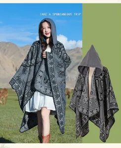 Ethno-Strickschal mit Kapuze und grau-schwarzem Paisley-Muster für Damen im Vintage-Stil