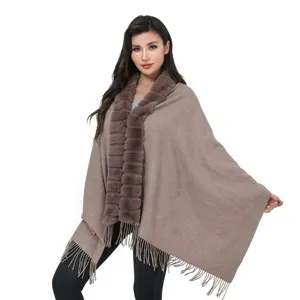 Elegant women's knitted shawl with faux fur collar and tassels for autumn winter
