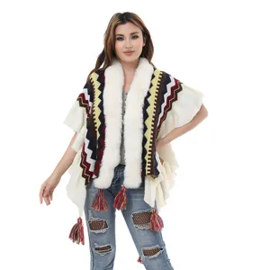 Damen Kunstfellkragen Strickponcho Cape Geometrisches Wellenstreifen Quaste Schal Bohemian Winter Warme Umhängetasche Ethno-Stil Strickjacke