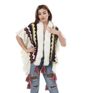 Europäisches Strick-Poncho mit Kunstpelzkragen und bunten geometrischen Streifen