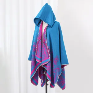 Stilvoller blau-rosa gestrickter Kapuzenponcho mit Paisley-Blumenmustern für Damen