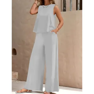 Ensemble haut sans manches et pantalon large gris uni, vue détaillée de la tenue décontractée.