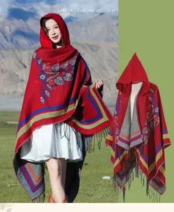 Roter Kapuzenschal im Ethno-Stil für Damen mit floralen Mustern, ideal für Outdoor-Reisen