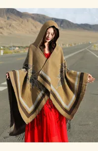Ethno-Poncho für Damen mit Kapuze, Blattmuster und eleganten Fransen für Reisen