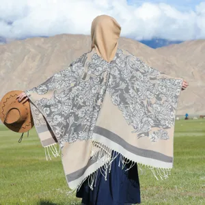 Élégant poncho tricoté à capuche pour femme avec motifs floraux et franges pour le voyage