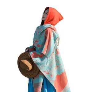 Châle poncho en tricot à capuche et motif floral bohème pour voyage d'hiver femme