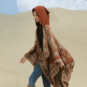 Damen Kapuzen-Stricktuch mit ethnischem Jacquard-Muster für Reisen und Urlaub