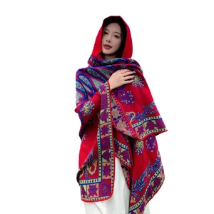 Ethnischer roter Strick-Kapuzenschal mit Paisley-Muster für Damen Reisefotos