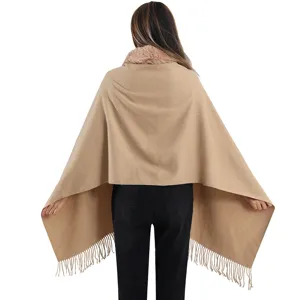 Châle élégant en cachemire synthétique beige avec col en fausse fourrure