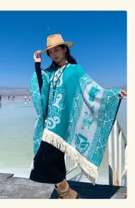Boho-Stil Jacquard-Strickponcho-Schal mit weißen Fransen für Reisen und Fotos