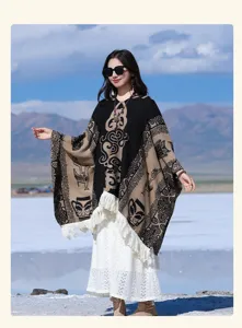 Boho-Poncho mit Jacquard-Muster und Quasten im Ethno-Stil für Reisen und Fotos
