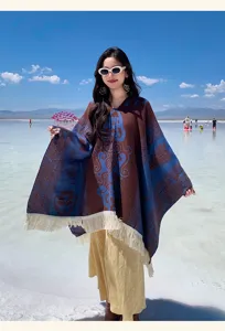 Ethno-Jacquard-Poncho-Schal mit Fransen, böhmisches Reise-Outfit für Damen in Blau