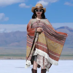 Poncho für Damen im Ethno-Stil mit Fransen, ideal für Reisen und Herbstwärme