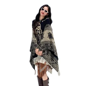 Bohemian Ethno-Stil Jacquard-Poncho-Schal mit Fransen für Damen Reisefotografie