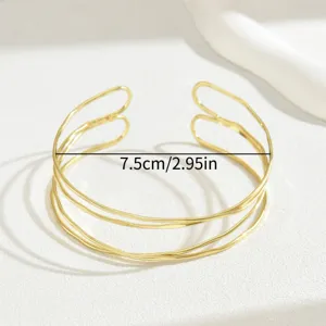 Minimalistischer goldfarbener mehrlagiger Armreif mit 7,5 cm Durchmesser Angabe