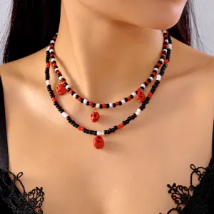 Collar de Halloween a capas con cuentas y dijes de calaveras rojas para estilo festivo