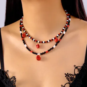 Collar de cuentas de doble capa para Halloween con dijes de calavera roja y cuentas