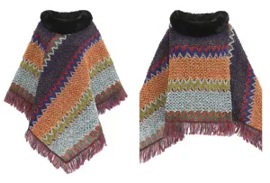 Strick-Poncho mit Kunstfellkragen, buntem Zickzack-Muster und Fransen-Details