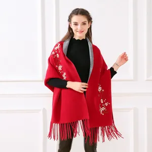 Eleganter roter Strickschal mit Pflaumenblütenstickerei und Fransen für Damen