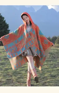 Poncho à capuche ethnique chaud avec motifs géométriques pour photos de voyage