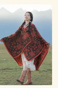 Damen Kapuzen-Strickponcho im Ethno-Stil mit Herzmuster für warme Outdoor-Reisen