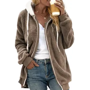 Veste à capuche zippée en peluche décontractée pour femmes en marron pour automne et hiver.