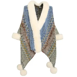 Eleganter ethnischer Strick-Poncho für Damen mit übergroßem Kunstpelzkragen und Pompons