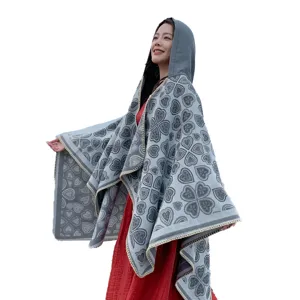 Boho-Strickponcho mit Kapuze und Herzmuster für Damen, ideal für Reisen im Freien