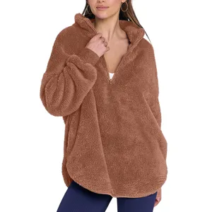 Détail pull molletonné marron quart zippé, haut décontracté douillet automne hiver tendance.