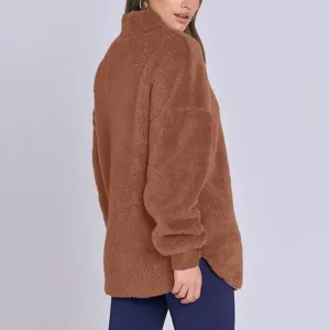 Femme sweat-shirt col montant polaire marron haut décontracté vue détail chaud