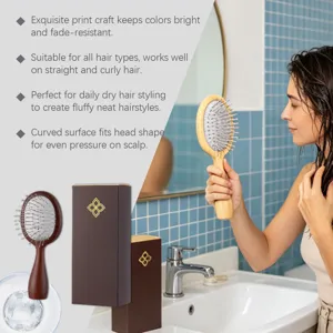 Brosse à cheveux pneumatique en bois avec picots métalliques, outil de coiffure confortable.