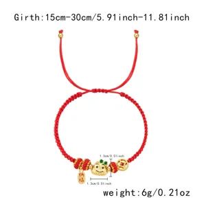 Vue détaillée du bracelet tressé rouge zodiaque serpent 2025 avec dimensions et poids
