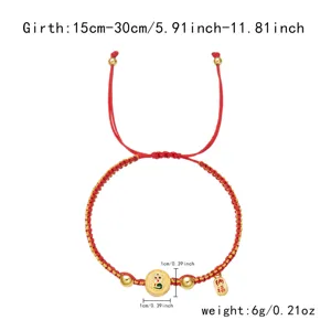 Vue détaillée du bracelet tressé rouge l'année du serpent 2025 avec circonférence et poids