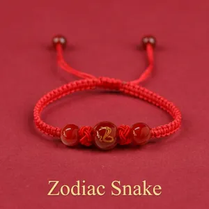 Bracelet tressé rouge fait main pour l'Année du Serpent 2025 avec perle de zodiaque dorée
